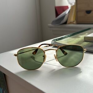RAYBAN SUNGLASSES - PERFECT CONDITION